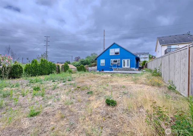 Photo 3 of Single family home for sale at 1305 Browns Point Blvd, Tacoma, WA 98422 | MLS# NWM2546753 | Listing updated on 2026-09-24