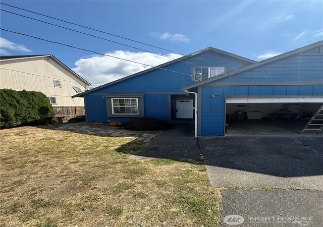 Photo 3 of Single family home for sale at 1305 Browns Point Blvd, Tacoma, WA 98422 | MLS# NWM2546753 | Listing updated on 2026-09-24