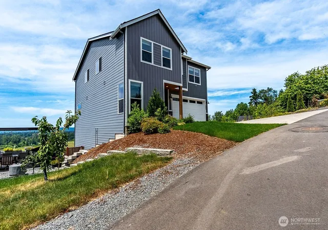 Photo 3 of Sale Pending at 7817 92nd Place Ne, Marysville, WA 98270 | MLS# NWM2546787 | Listing updated on 2026-09-26