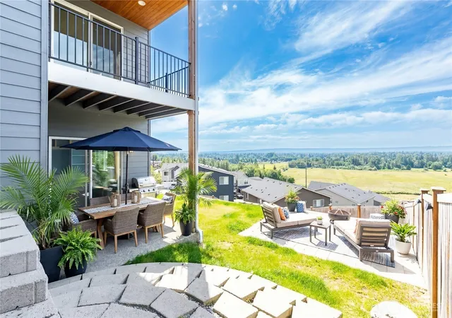 Photo 4 of Sale Pending at 7817 92nd Place NE, Marysville, WA 98270 | MLS# NWM2546787 | Listing updated on 2026-09-26