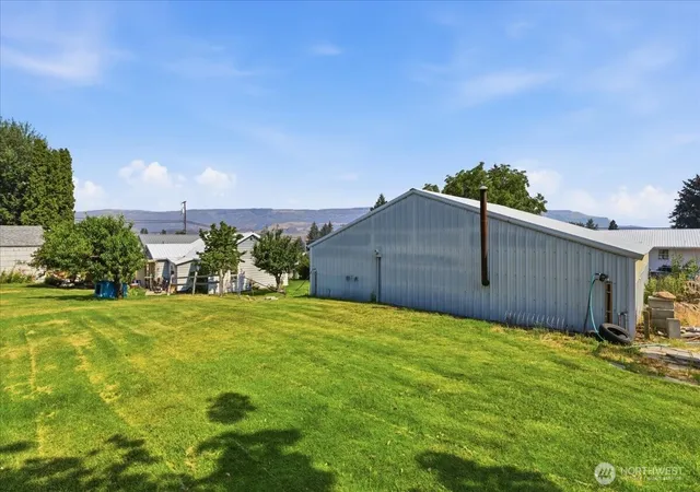 Photo 3 of Single family home for sale at 119 Washington Pl, Electric City, WA 99123 | MLS# NWM2546824 | Listing updated on 2026-09-22