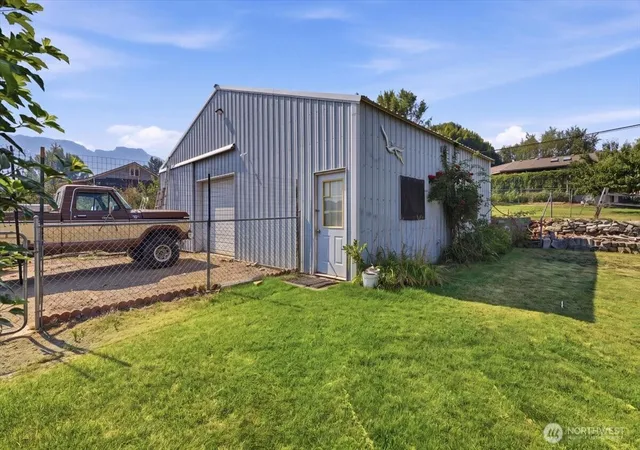 Photo 3 of Single family home for sale at 119 Washington Pl, Electric City, WA 99123 | MLS# NWM2546824 | Listing updated on 2026-09-22