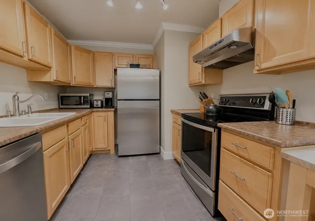 Photo 2 of Sale Pending at 1001 N State St #401, Bellingham, WA 98225 | MLS# NWM2546842 | Listing updated on 2026-09-27