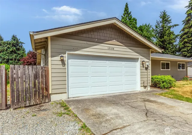 Photo 3 of Single family home for sale at 13108 107th Avenue Ct E, Puyallup, WA 98374 | MLS# NWM2546854 | Listing updated on 2026-09-25