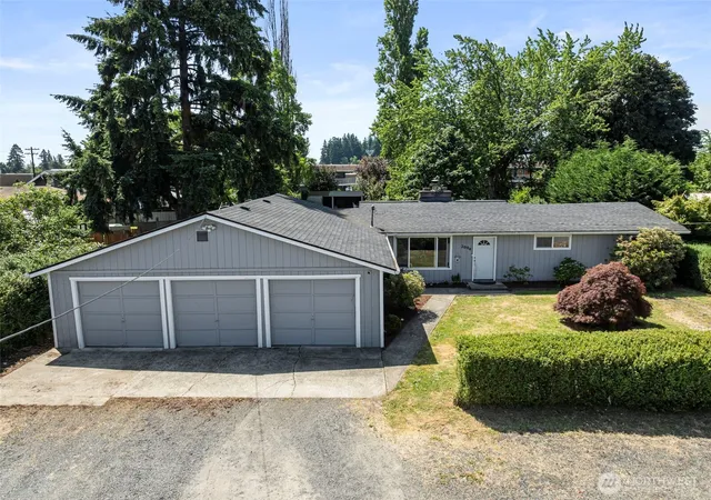 Photo 2 of Sale Pending at 2004 Earl St, Centralia, WA 98531 | MLS# NWM2546867 | Listing updated on 2026-09-24