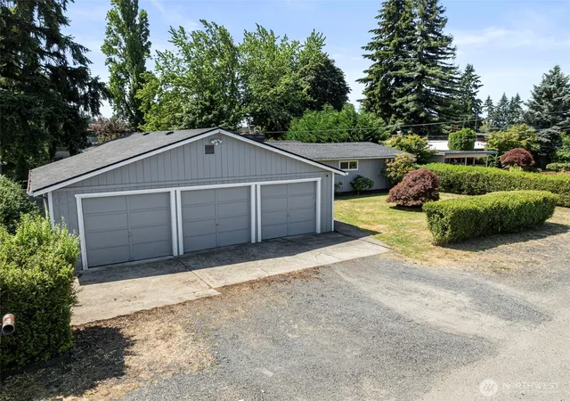 Photo 3 of Sale Pending at 2004 Earl St, Centralia, WA 98531 | MLS# NWM2546867 | Listing updated on 2026-09-24