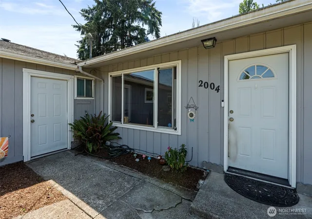 Photo 3 of Sale Pending at 2004 Earl St, Centralia, WA 98531 | MLS# NWM2546867 | Listing updated on 2026-09-24