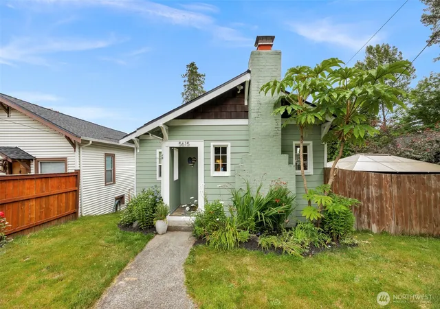 Photo 2 of Single family home for sale at 5615 S 2nd Avenue, Everett, WA 98203 | MLS# NWM2546942 | Listing updated on 2026-09-22