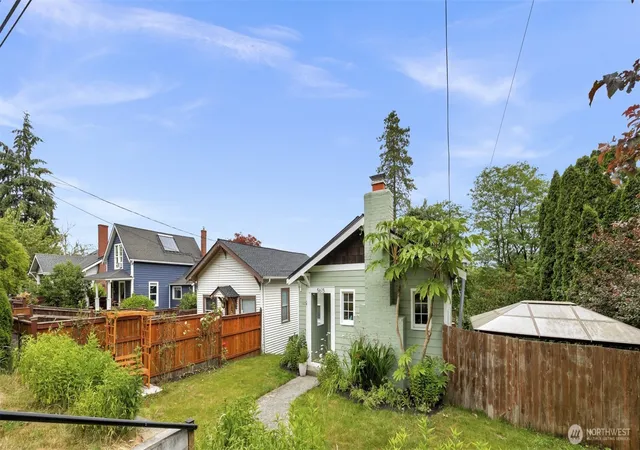 Photo 1 of Single family home for sale at 5615 S 2nd Avenue, Everett, WA 98203 | MLS# NWM2546942 | Listing updated on 2026-09-22