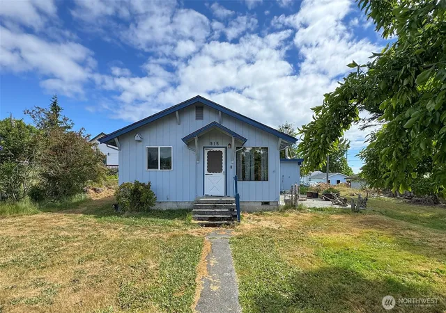 Photo 1 of Single family home for sale at 915 W 11th Street, Port Angeles, WA 98363 | MLS# NWM2546947 | Listing updated on 2026-09-22