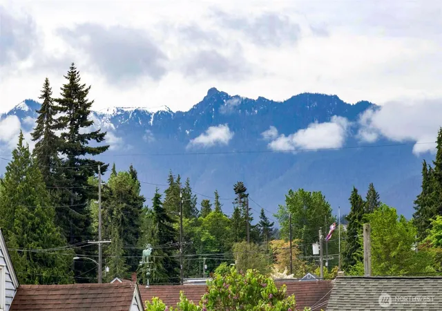 Photo 2 of Single family home for sale at 915 W 11th Street, Port Angeles, WA 98363 | MLS# NWM2546947 | Listing updated on 2026-09-22