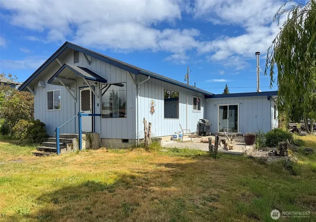 Photo 3 of Single family home for sale at 915 W 11th Street, Port Angeles, WA 98363 | MLS# NWM2546947 | Listing updated on 2026-09-22