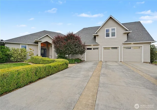 Photo 2 of Single family home for sale at 5027 Rd K8 Ne, Moses Lake, WA 98837 | MLS# NWM2546975 | Listing updated on 2026-09-27