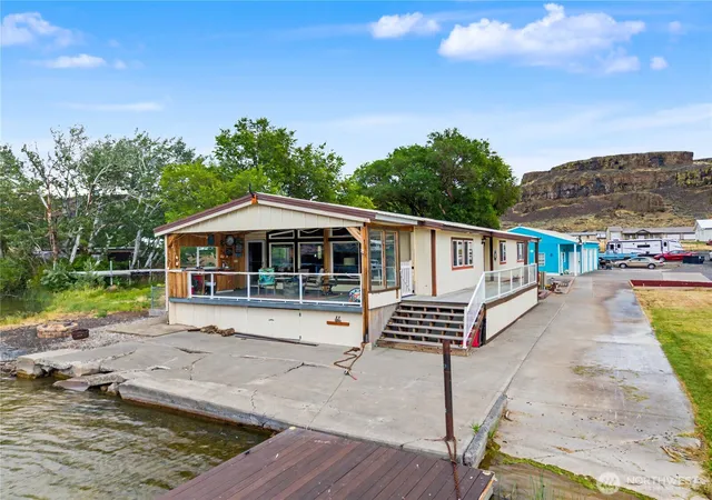Photo 2 of Manufactured home for sale at 31232 Ne A3 Rd, Coulee City, WA 99115 | MLS# NWM2546994 | Listing updated on 2026-09-22