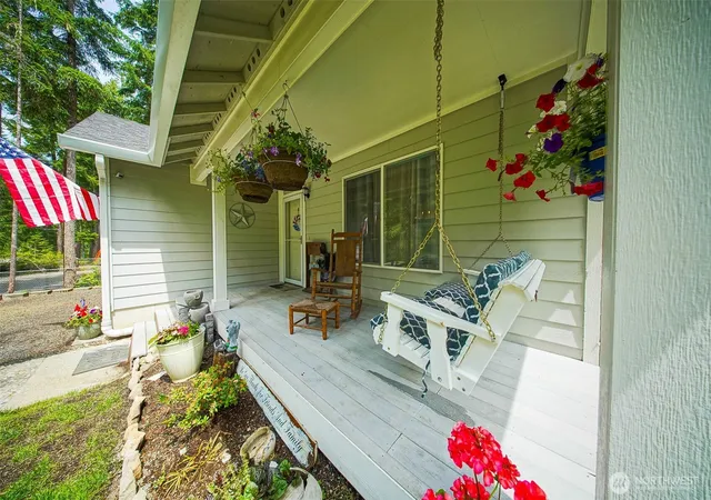 Photo 2 of Single family home for sale at 161 E Tenby Way, Shelton, WA 98584 | MLS# NWM2547031 | Listing updated on 2026-09-22