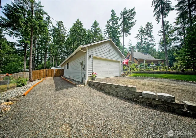 Photo 3 of Single family home for sale at 161 E Tenby Way, Shelton, WA 98584 | MLS# NWM2547031 | Listing updated on 2026-09-22
