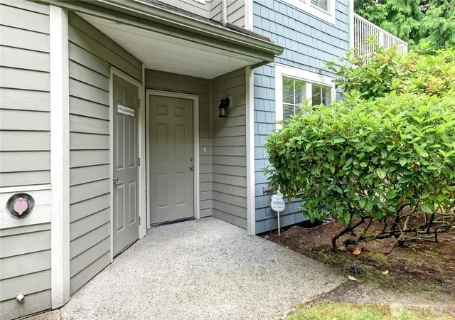 Photo 2 of Condo for sale at 2174 Newport Way Nw #4-6, Issaquah, WA 98027 | MLS# NWM2547057 | Listing updated on 2026-10-02