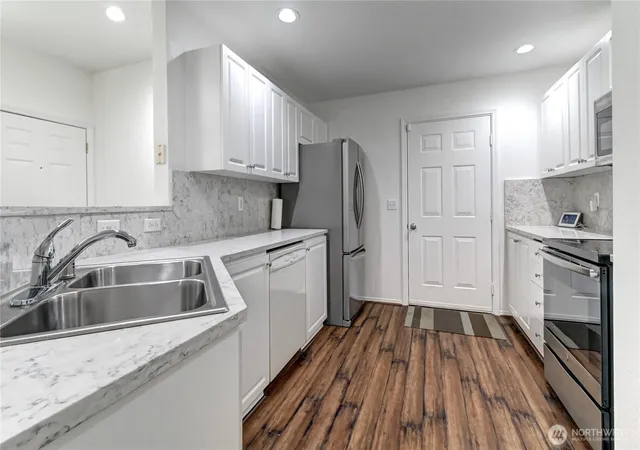 Photo 4 of Condo for sale at 2174 Newport Way NW #4-6, Issaquah, WA 98027 | MLS# NWM2547057 | Listing updated on 2026-10-02
