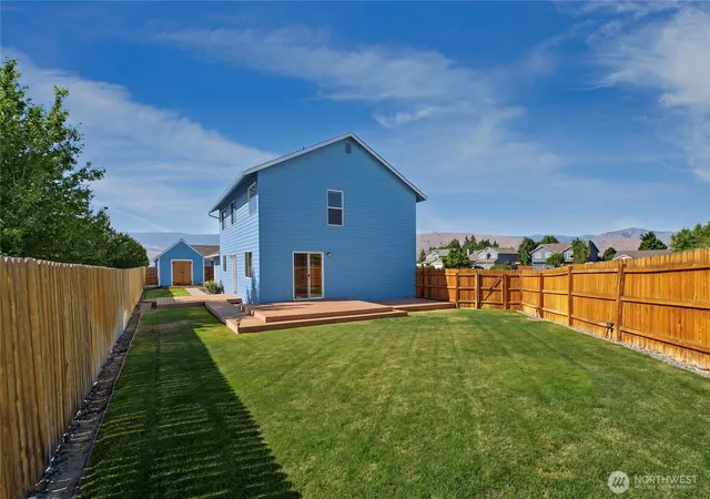 Photo 3 of Sale Pending at 1903 Silks Ct, East Wenatchee, WA 98802 | MLS# NWM2547071 | Listing updated on 2026-09-25