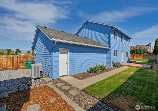 Photo 4 of Sale Pending at 1903 Silks Ct, East Wenatchee, WA 98802 | MLS# NWM2547071 | Listing updated on 2026-09-25