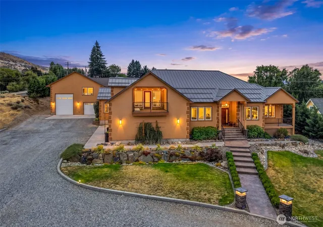 Photo 2 of Single family home for sale at 262 42nd Court Nw, East Wenatchee, WA 98802 | MLS# NWM2547073 | Listing updated on 2026-10-02