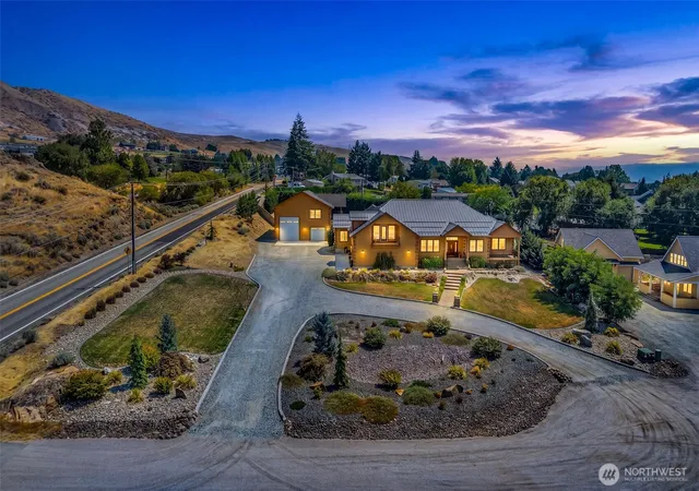 Photo 4 of Single family home for sale at 262 42nd Court NW, East Wenatchee, WA 98802 | MLS# NWM2547073 | Listing updated on 2026-10-02