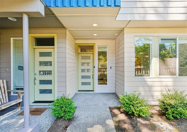 Photo 3 of Townhouse for sale at 12120 76th Way Ne #2, Kirkland, WA 98034 | MLS# NWM2547133 | Listing updated on 2026-09-22