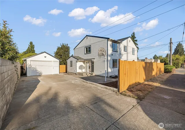 Photo 4 of Single family home for sale at 3202 South 66th St, Tacoma, WA 98409 | MLS# NWM2547154 | Listing updated on 2026-09-26