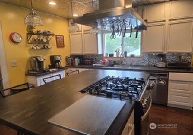 Photo 4 of Single family home for sale at 407 S 1st Street, Roslyn, WA 98941 | MLS# NWM2547208 | Listing updated on 2026-09-22