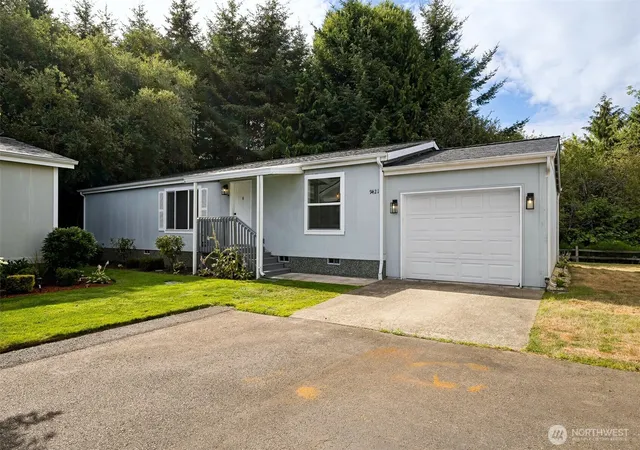 Condo for sale at 9421 21st Avenue E, Tacoma, WA 98445 | MLS# NWM2547220