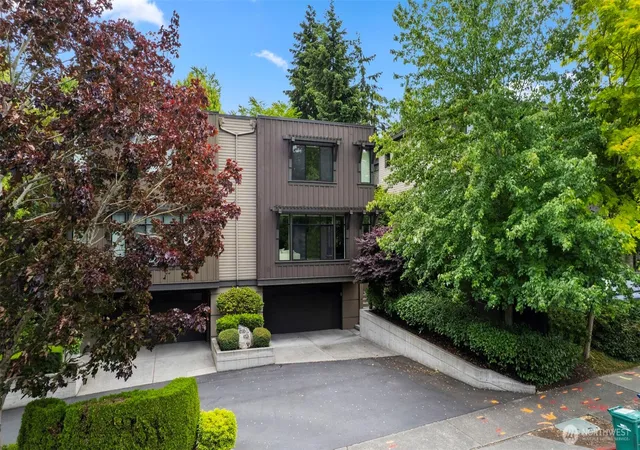 Photo 1 of Townhouse for sale at 1824 Market St, Kirkland, WA 98033 | MLS# NWM2547304 | Listing updated on 2026-09-22