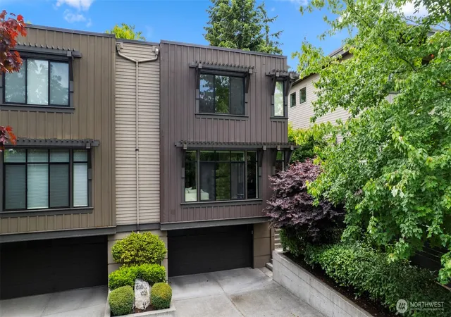 Photo 2 of Townhouse for sale at 1824 Market St, Kirkland, WA 98033 | MLS# NWM2547304 | Listing updated on 2026-09-22