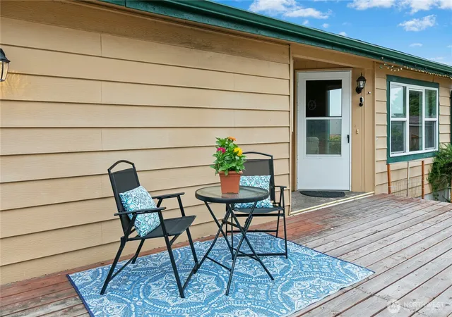 Photo 3 of Manufactured home for sale at 801 Walker Ave, Oak Harbor, WA 98277 | MLS# NWM2547314 | Listing updated on 2026-09-22