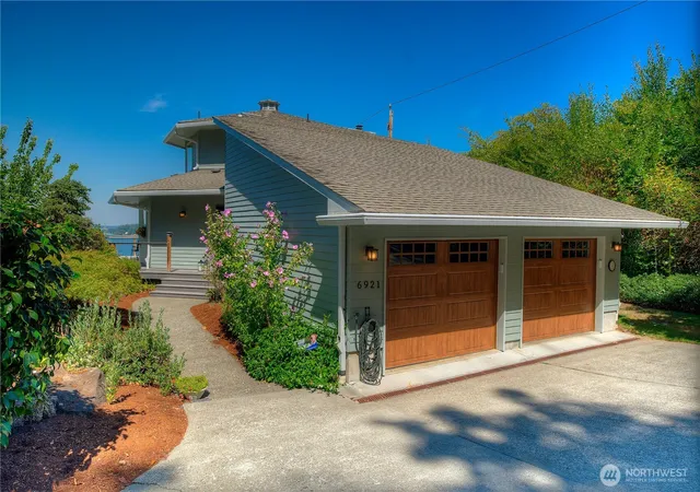 Photo 2 of Single family home for sale at 6921 120th Street Nw, Gig Harbor, WA 98332 | MLS# NWM2547317 | Listing updated on 2026-09-23