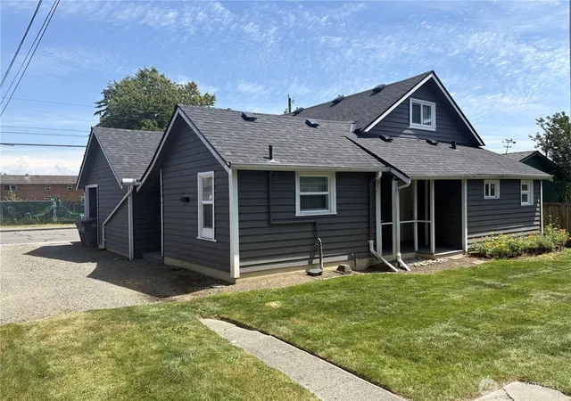 Photo 4 of House for sale at 2519 Baker Ave, Everett, WA 98201 | MLS# NWM2547331 | Listing updated on 2026-07-07
