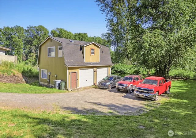 Photo 2 of House for sale at 6808 112th Avenue E, Puyallup, WA 98372 | MLS# NWM2547346 | Listing updated on 2026-09-22