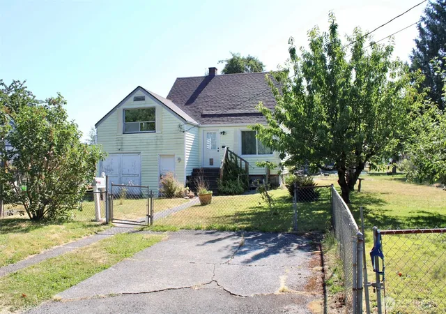 Photo 1 of Sale Pending at 1734 Snyder Ave, Bremerton, WA 98312 | MLS# NWM2547356 | Listing updated on 2026-08-27