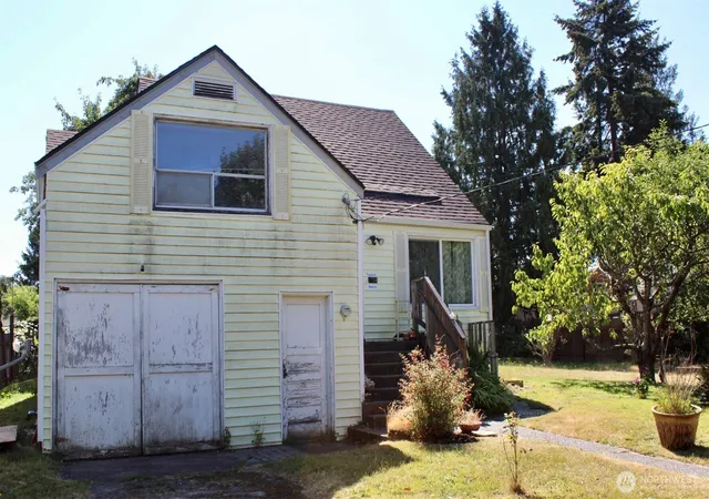 Photo 2 of Sale Pending at 1734 Snyder Ave, Bremerton, WA 98312 | MLS# NWM2547356 | Listing updated on 2026-08-27