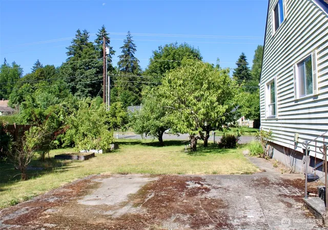 Photo 4 of Sale Pending at 1734 Snyder Ave, Bremerton, WA 98312 | MLS# NWM2547356 | Listing updated on 2026-08-27