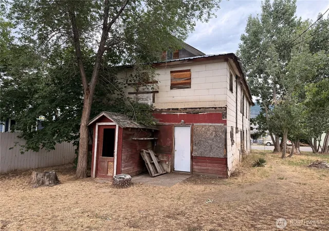 Photo 2 of Single family home for sale at 1308 Juniper St, Oroville, WA 98844 | MLS# NWM2547387 | Listing updated on 2026-09-22