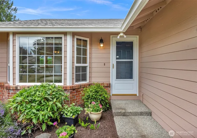 Photo 2 of Sale Pending at 5119 113th Place Ne, Marysville, WA 98271 | MLS# NWM2547396 | Listing updated on 2026-09-25