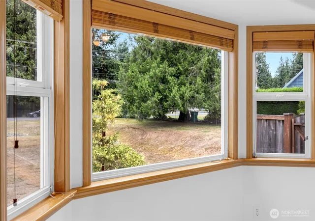 Photo 3 of Sale Pending at 5119 113th Place NE, Marysville, WA 98271 | MLS# NWM2547396 | Listing updated on 2026-09-25