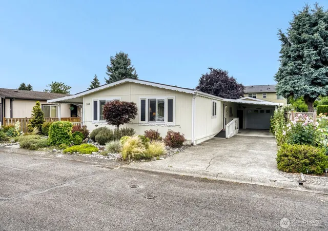 Photo 2 of Manufactured home for sale at 1402 22nd Street Ne #559, Auburn, WA 98002 | MLS# NWM2547405 | Listing updated on 2026-09-22