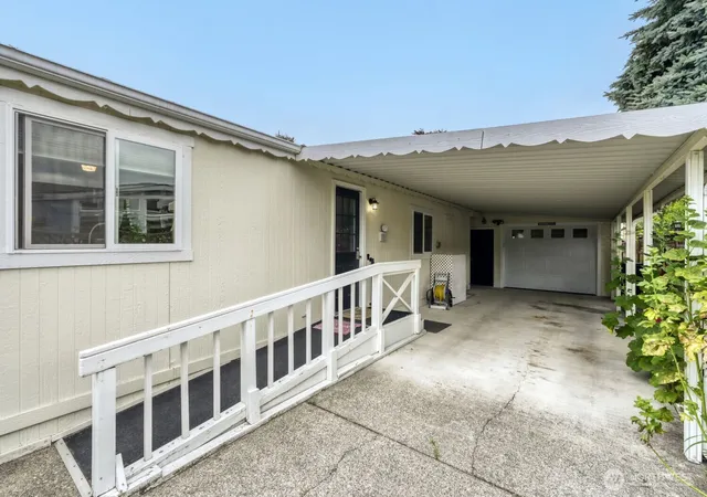 Photo 3 of Manufactured home for sale at 1402 22nd Street NE #559, Auburn, WA 98002 | MLS# NWM2547405 | Listing updated on 2026-09-22