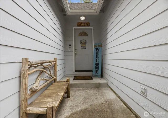 Photo 2 of Single family home for sale at 18821 Rampart Dr Se, Yelm, WA 98597 | MLS# NWM2547459 | Listing updated on 2026-09-22