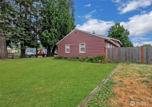 Photo 3 of Single family home for sale at 327 Chicago Blvd S, Pacific, WA 98047 | MLS# NWM2547480 | Listing updated on 2026-09-22