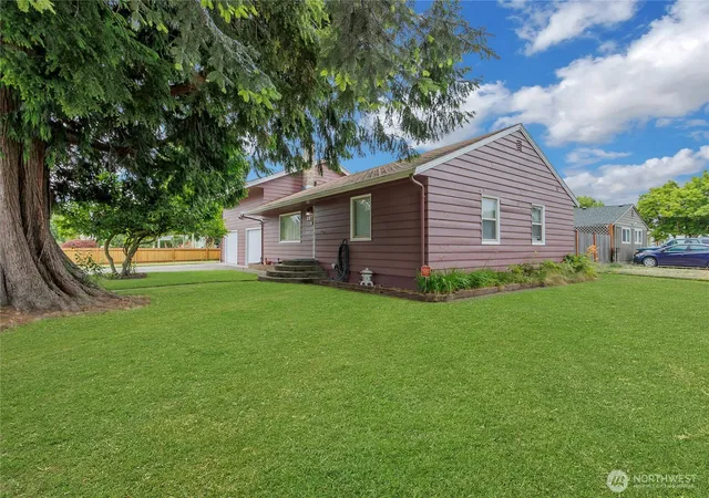Photo 3 of Single family home for sale at 327 Chicago Blvd S, Pacific, WA 98047 | MLS# NWM2547480 | Listing updated on 2026-09-22