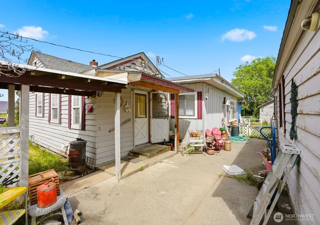 Photo 2 of Single family home for sale at 1580 N Cottonwood Rd, Yakima, WA 98908 | MLS# NWM2547501 | Listing updated on 2026-09-22