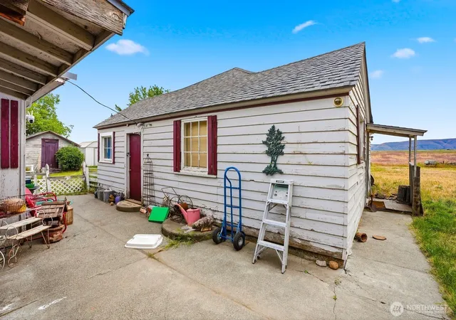 Photo 3 of Single family home for sale at 1580 N Cottonwood Rd, Yakima, WA 98908 | MLS# NWM2547501 | Listing updated on 2026-09-22
