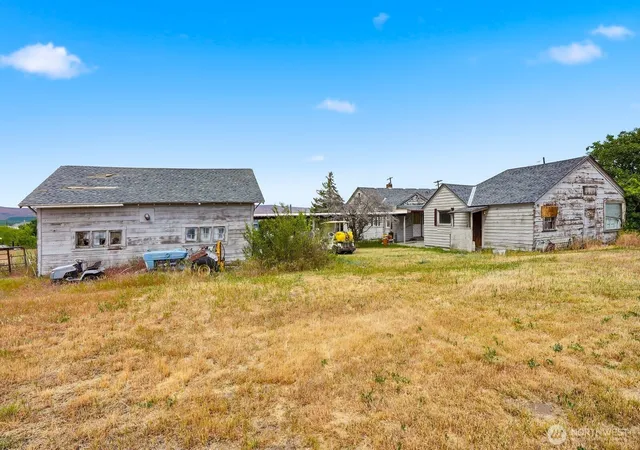 Photo 3 of Single family home for sale at 1580 N Cottonwood Rd, Yakima, WA 98908 | MLS# NWM2547501 | Listing updated on 2026-09-22